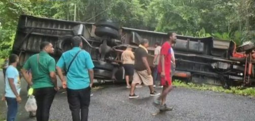 Más de 20 heridos tras vuelco de bus en Colón