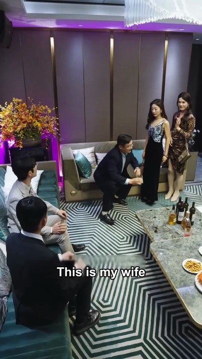 Poor Girl Saves A Man Who Disguised As Woman To Escape Marriage! Unaware He’s CEO! Love Strikes!