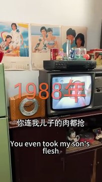 In her previous life, she was so angry that she overate and deliberately ate herself into a 200-kilogram fat woman just to spite her husband. As a result, she choked to death. Her death was tragic and miserable. In her rebirth, she repented and lost weigh