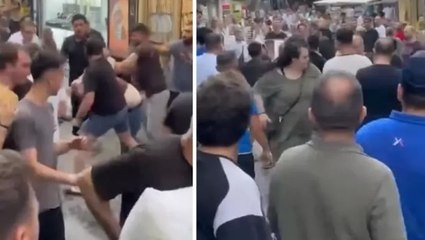 Fatih’te esnaf arasında tekme ve yumruklu meydan kavgası kamerada: Çekpasla saldırdı