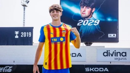 Javi Guerra renueva con el Valencia hasta 2029