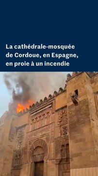 La mosquée-cathédrale de Cordoue en proie aux flammes