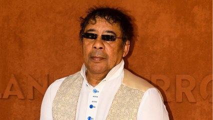 GALA VIDEO - Laurent Voulzy : son été à Beaulieu-sur-Mer avec sa compagne Isaure Le Faou, de 36 ans sa cadette (1)