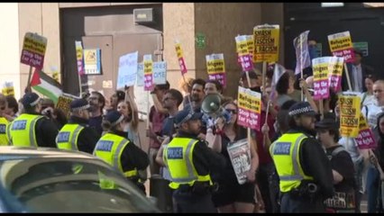 Tensioni a Londra fra manifestazione anti-immigrati e gruppi "antifa"