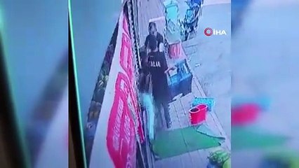 Sipariş verdiği marulu beğenmeyen müşteri, market çalışanı çocuğu darp etti