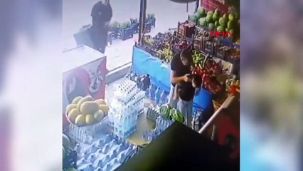Siparişi beğenmeyen müşteri market çırağını darbetti