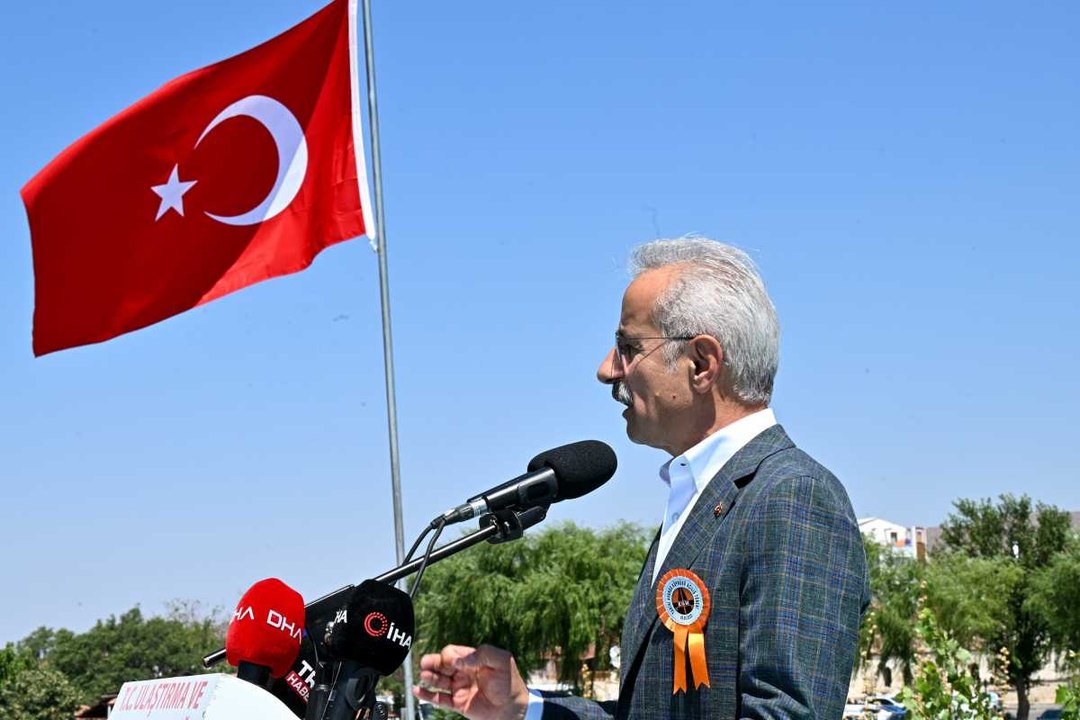 Tarihi Avanos Köprüsü hizmete açıldı... Bakan Uraloğlu: Tarihimize olan vefa borcumuzu ödüyoruz