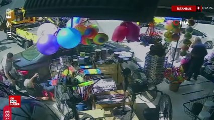 İstanbul'da faciadan dönüldü: Vinç kaydı yaşlı adam iki torunuyla otomobilin altında kaldı