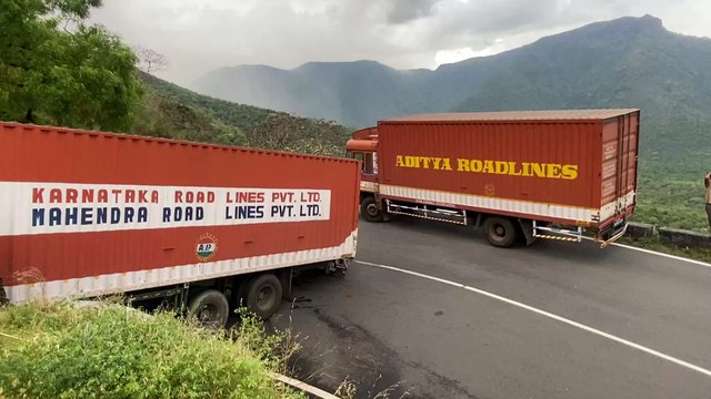 Dhimbam Ghat Road 10Wheel Container Struggling In Hairpin Bend