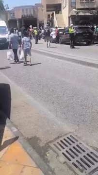 Şanlıurfa’nın Eyyübiye ilçesinde park yeri meselesi nedeniyle çıkan silahlı ve bıçaklı kavgada 2 kişi yaralandı.