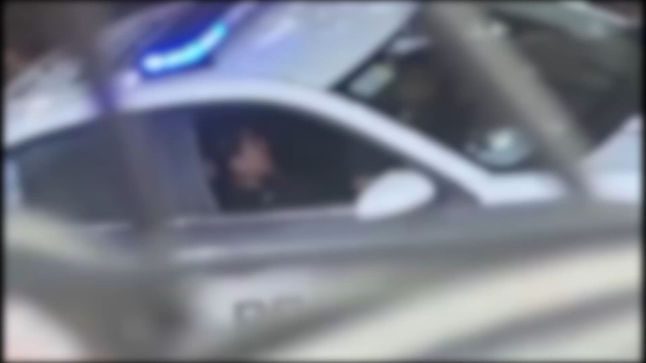 Vídeo mostra policiais fazendo sexo em viatura em plena luz do dia no México