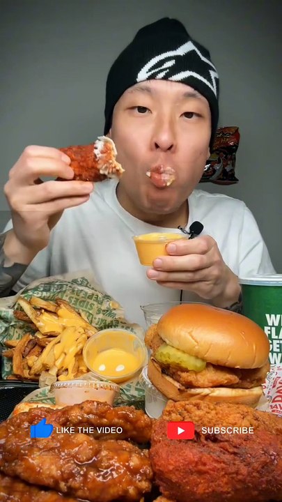 Follow for more ASMR videos🌮🍟 Credits: @shhhhimeating2 #mukbang #asmr #fastfood #asmreating