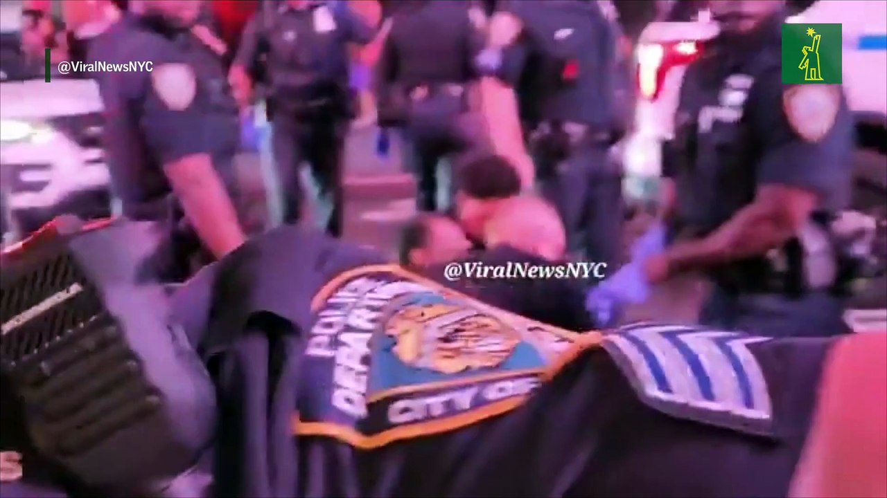 Un adolescente abre fuego y hiere a tres personas en Times Square, Nueva York