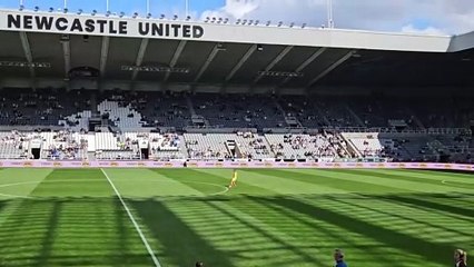 Inaudito momento en el amistoso del Atlético femenino: tuvo que ponerse de portera una jugadora.
