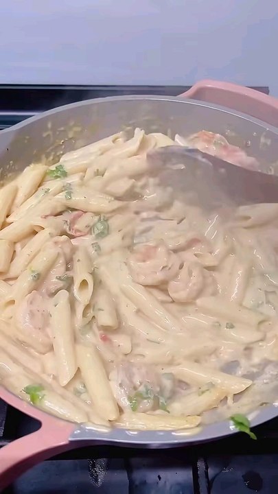 Creamy garlic shrimp pasta recipe#fypageシ #foryourpage #cooking #homecooking #goodfood #pasta  #creamycheese #foodlovers #recipe #simplerecipe #dinnerideas  #foodie #yummyfood #creamy #pastarecipes #spaghetti #deliciousfood #viralrecipe #shrimppasta