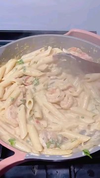 Creamy garlic shrimp pasta recipe#fypageシ #foryourpage #cooking #homecooking #goodfood #pasta #creamycheese #foodlovers #recipe #simplerecipe #dinnerideas #foodie #yummyfood #creamy #pastarecipes #spaghetti #deliciousfood #viralrecipe #shrimppasta