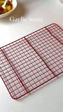 Baking a garlic toast recipe#fypageシ #foryourpage #cooking #homecooking #goodfood #snacks #garlictoast #foodlovers #recipe #simplerecipe #partyfood #eating #foodie #yummyfood #SteamBun #deliciousfood #fluffybread