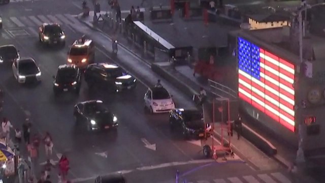 미 뉴욕 타임스 스퀘어에서 새벽 총격 사건...3명 부상 / YTN