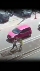 Idoso é agredido no meio da rua em Porto Velho