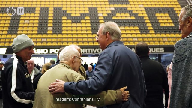 Sócios do Corinthians votam para definir futuro de Augusto Melo