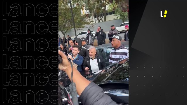 Torcedores discutem antes de votação do impeachment no Corinthians