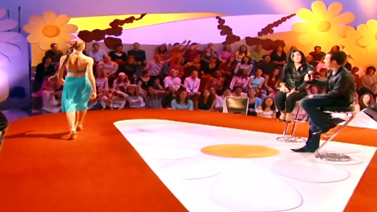 Calogero et Jenifer — “Le sud” — Calogero et Jenifer (Nino Ferrer) | Chantons ensemble contre le Sida — © 2004 TF1 VIDEO