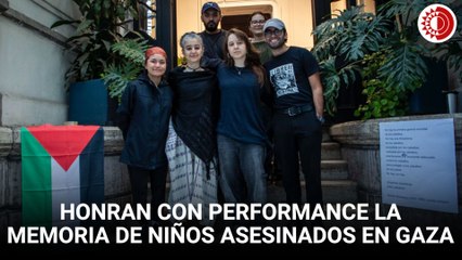 Honran con un performance la memoria de 15 mil niños asesinados en Gaza