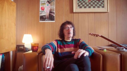 Alguien en el mundo piensa en mí (Ezequiel González Dardik, 2023) - Alex Vilas el imitador de Charly García