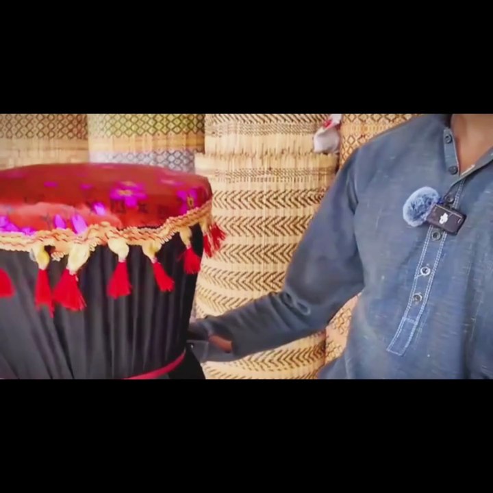 She is ban rahi haiPakistani Boy Builds a Wooden Chair with Bare Hands | Unbelievable Skill!