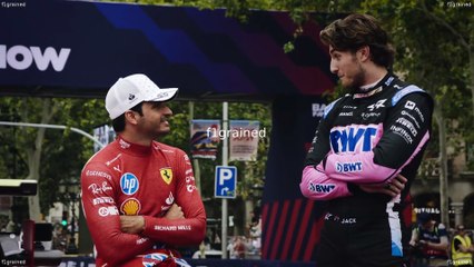 Formula 1 Drive To Survive_S07E04_Carlos Signs