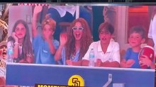 Captan a Shakira disfrutando de un partido de los Padres en el estadio Petco Park de San Diego