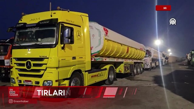 Refah Sınır Kapısı'ndan kısıtlı sayıda insani yardım yüklü tırın girişi devam ediyor
