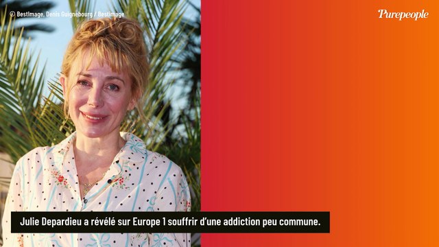 Si Julie Depardieu s'est calmée avec la cinquantaine, il y a une chose qu'elle n'arrive pas à arrêter et ça dure toute la journée