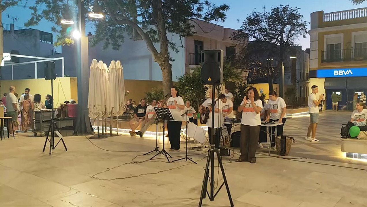 Cristo rompe las cadenas. Evangelizando en la calle, Isla Cristina 🙏