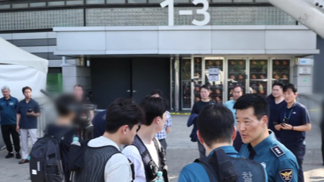 올림픽 체조경기장 폭발물 신고...300여 명 대피 소동 / YTN