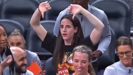 Caitlin Clark booed Stephanie White during the Sky Game