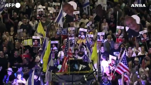 In migliaia a Tel Aviv manifestano per la fine della guerra a Gaza