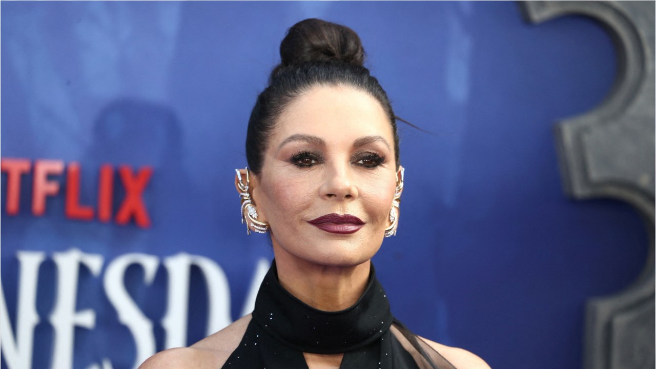 GALA VIDEO - Catherine Zeta-Jones célèbre les 2...