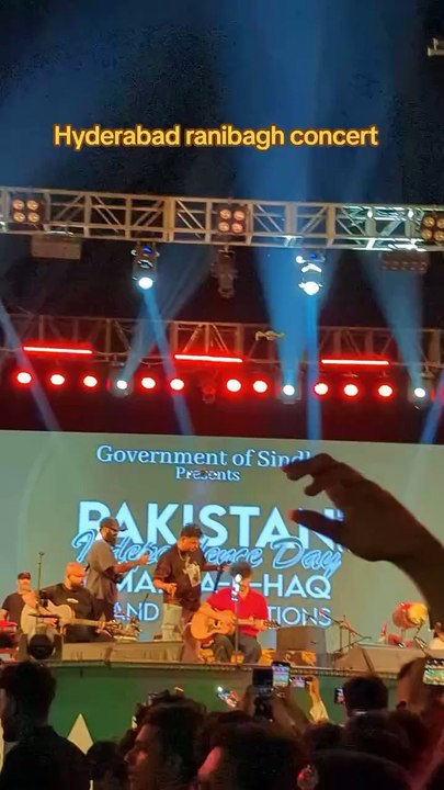 Crowd Chaos During Young Stunners' Performance at Hyderabad's Rani Bagh Talha Anjum Concert