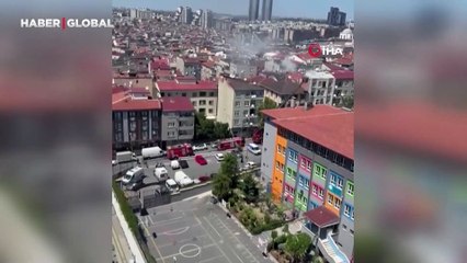 Apartman çatısında yangın! 2 binaya sıçradı