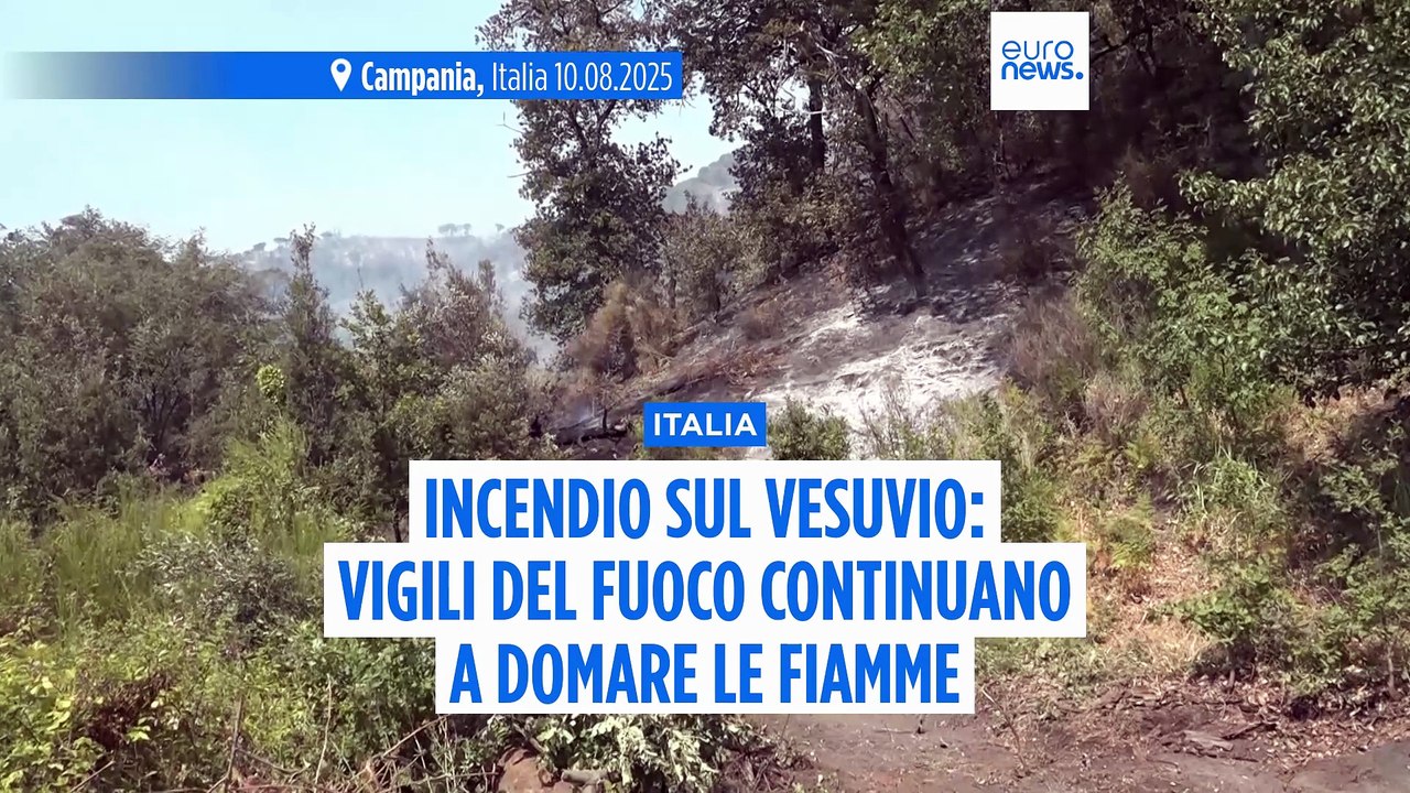 Incendio sul Vesuvio visibile dallo spazio, tre fronti ancora attivi