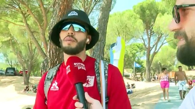 Decenas de ciudadanos eligen acudir al Pantano de San Juan para combatir la ola de calor