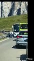 Passo Sella, i pullman si incrociano: scoppia una rissa tra autisti