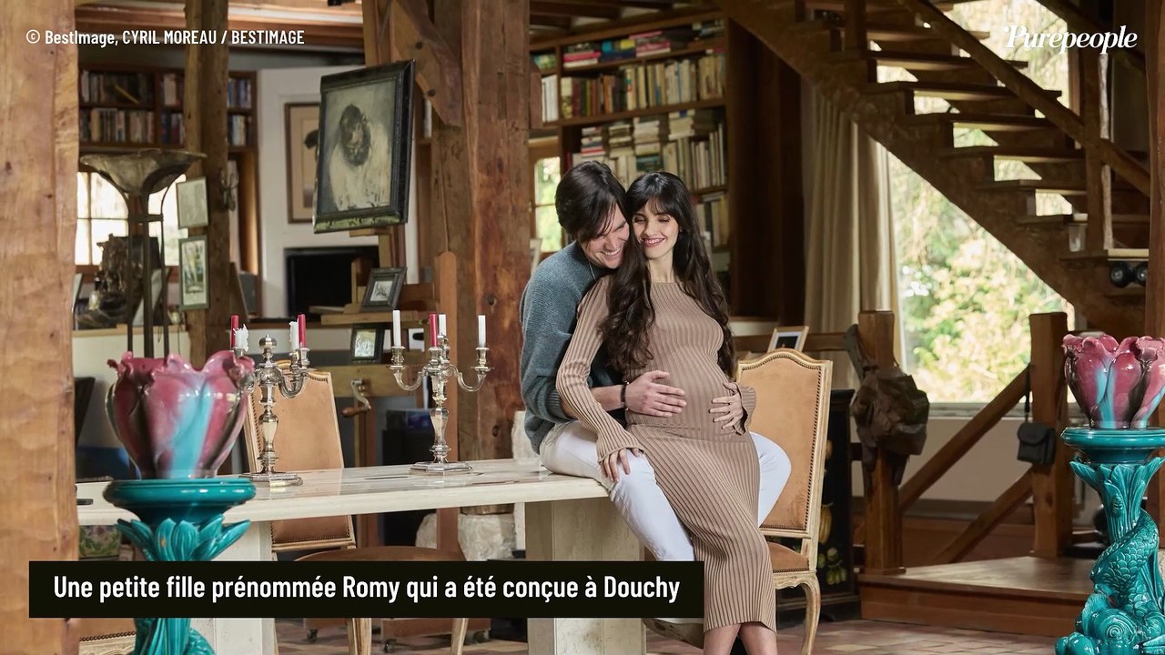 Alain-Fabien Delon photographié avec sa compagne Laura, les parents de la petite Romy sont comblés !