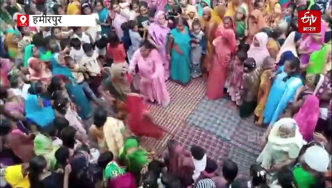 अजब-गजब दंगल; यूपी के इस गांव में महिलाओं ने साड़ी में दिखाए कुश्ती के दांव-पेंच, जानिए इसके पीछे क्या है कहानी