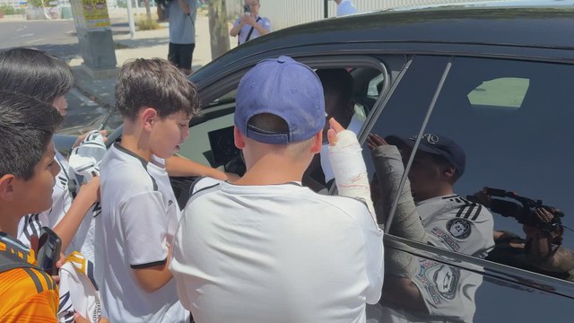 Salida de Valdebebas de los jugadores del Real Madrid