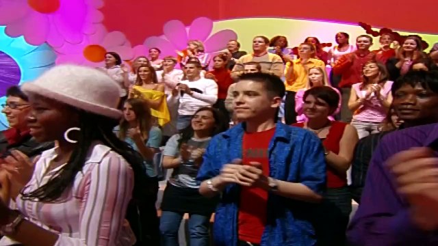 Nolwenn Leroy — “Donner pour donner” — Nolwenn Leroy (M. Berger / B. Taupin) | Chantons ensemble contre le Sida — © 2004 TF1 VIDEO