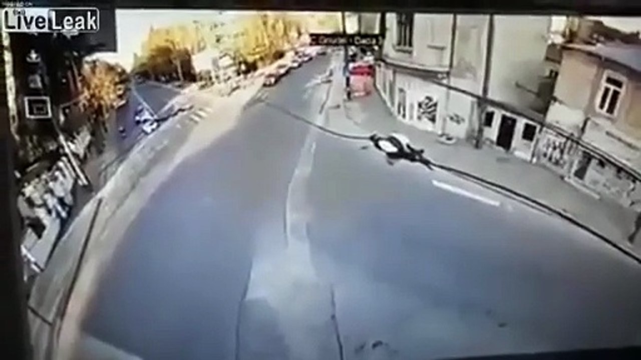 Sahte Kaza ile Sigorta Vurgunu Yapmak İsteyen Kadın