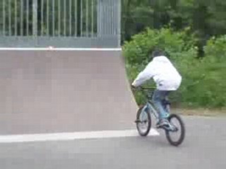 romain 180° bmx sur rampe