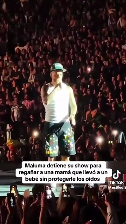 En plein concert à Mexico, le chanteur Maluna a interrompu son concert pour faire la leçon à une mère de famille qui était dans le public : Voici pour quelles raisons